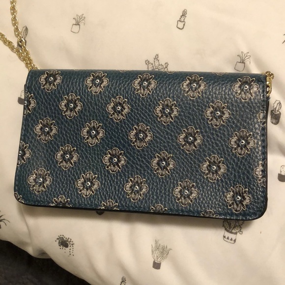 Green Floral Chain Crossbody/Wallet - Picture 3 of 6